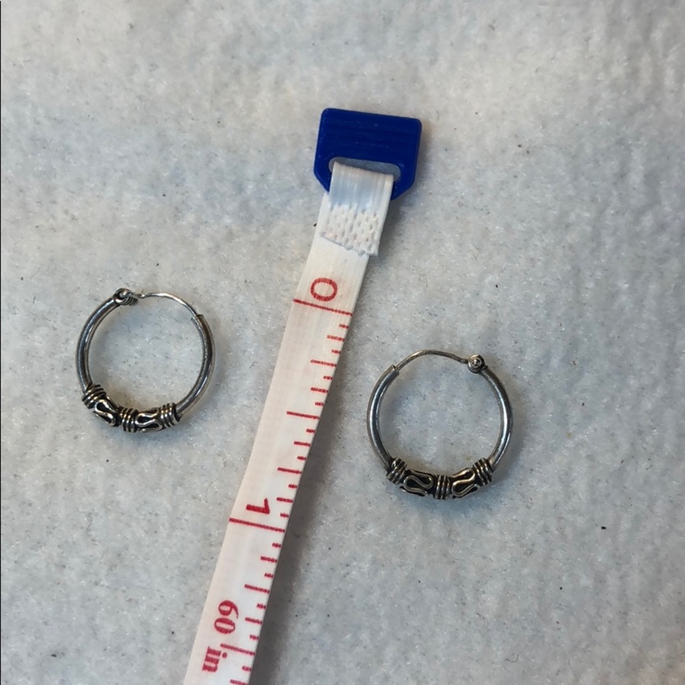 💸 Small Silver-Colored Hoops - Picture 4 of 4